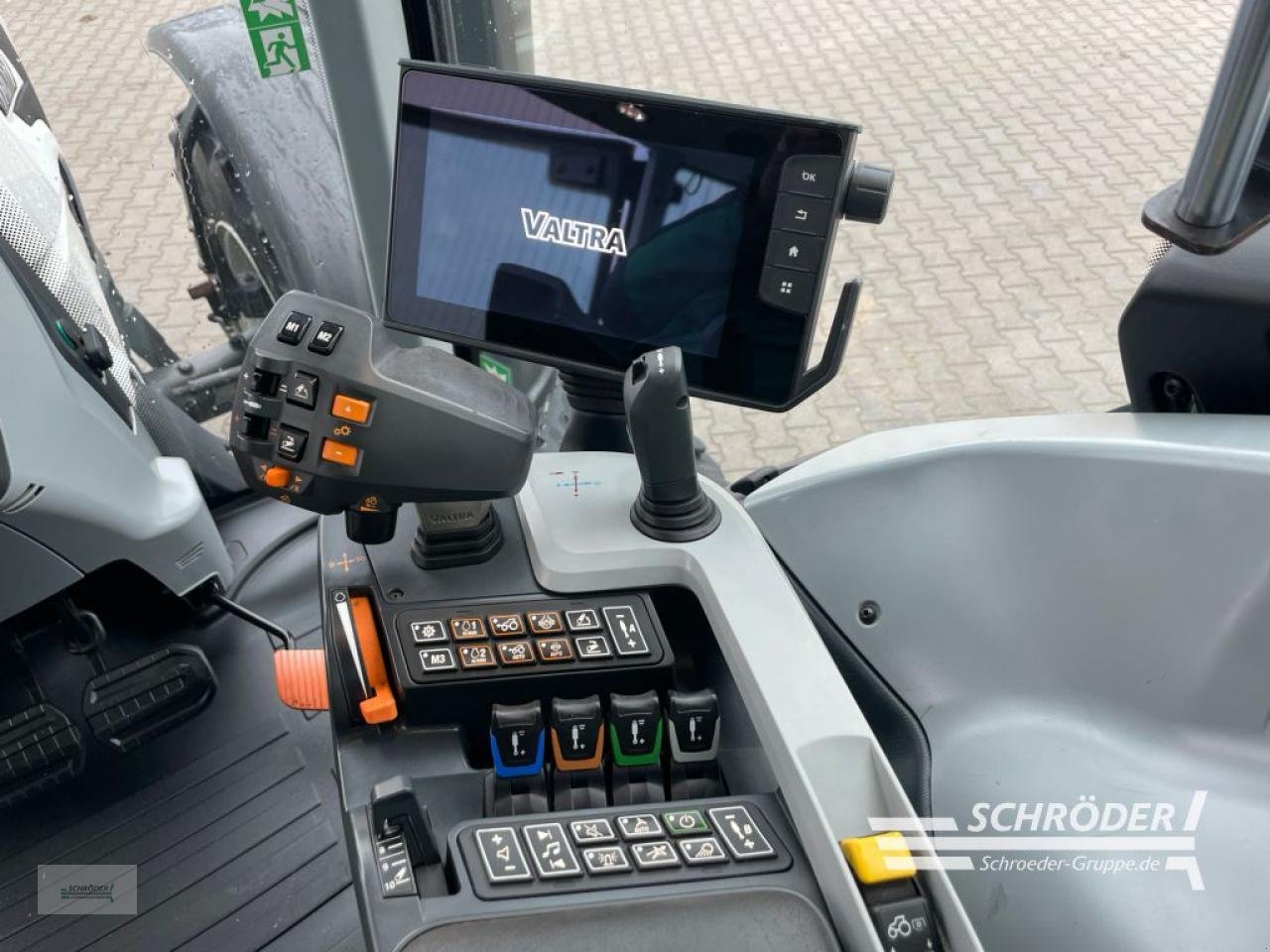 Traktor van het type Valtra T 175 ED SMARTTOUCH | RTK | UNLIMITED, Gebrauchtmaschine in Wildeshausen (Foto 14)